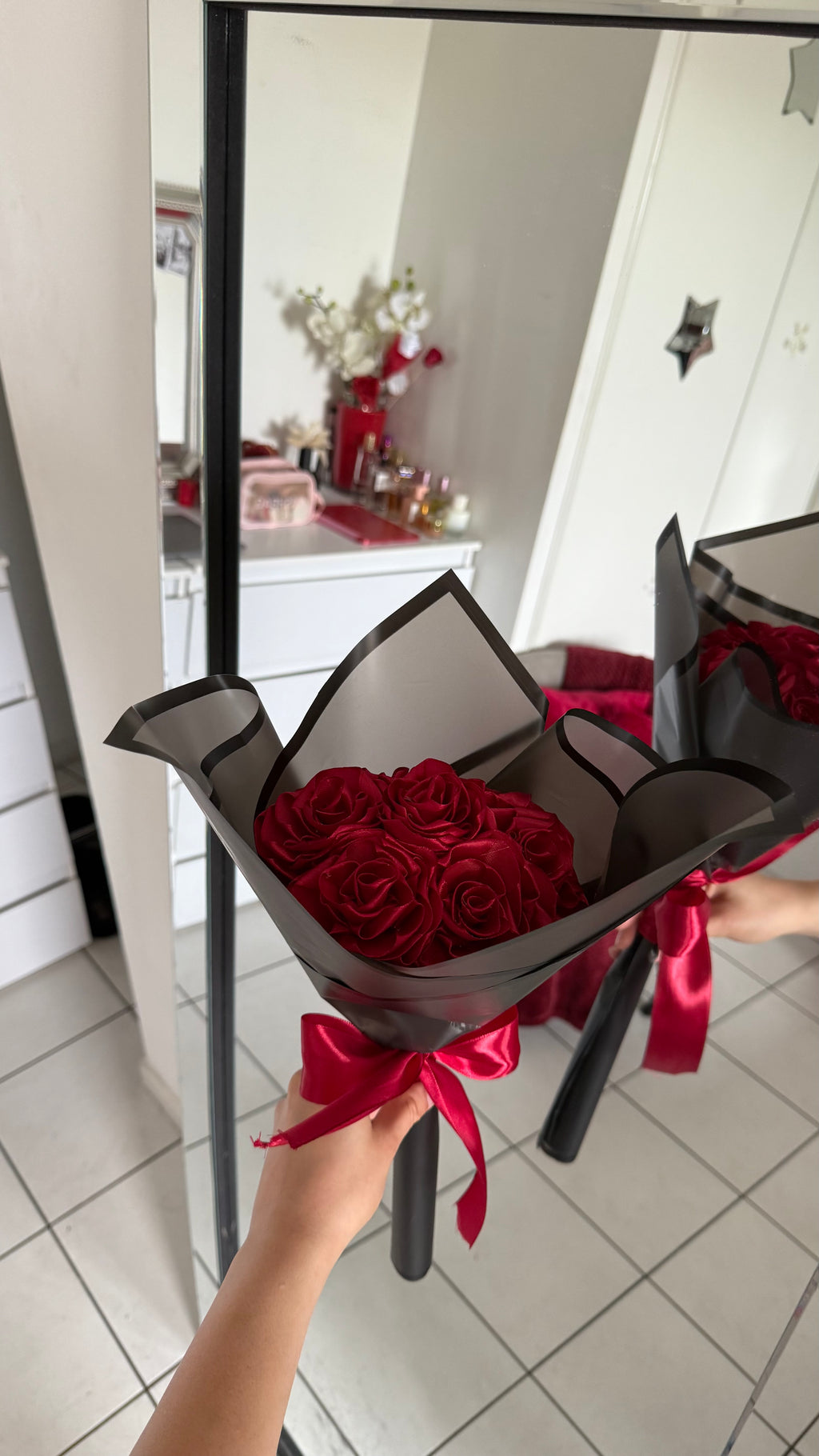 Rouge Éternel – Douce Attention ❤️